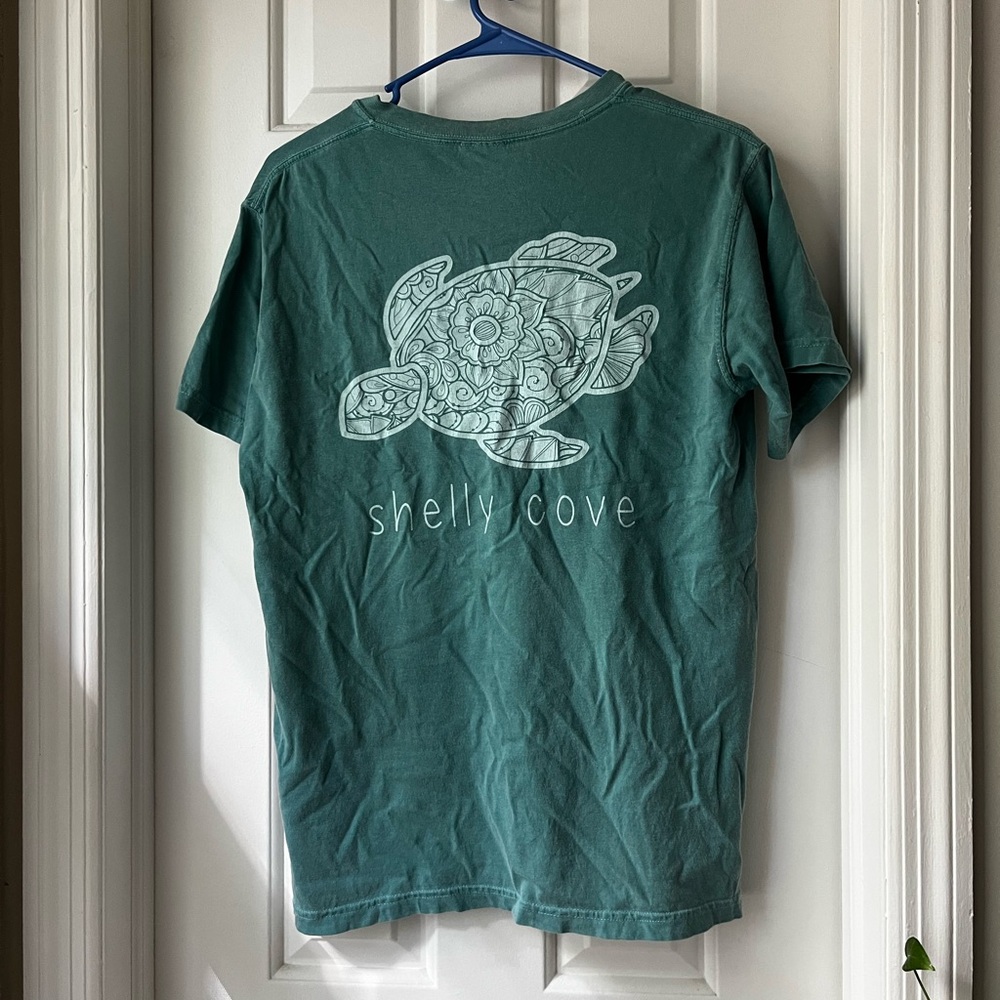 Shelly Cove graphic t-shirt - Size small